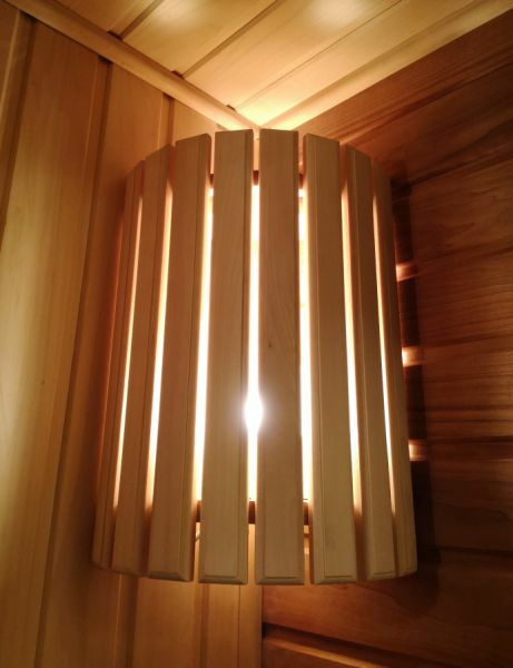 Keraminis šviestuvas su liepiniu kampiniu gaubtu Liuksas