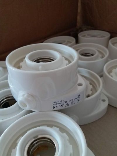 Keramikinis pirties šviestuvas